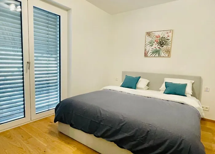 Apartment High-end 3br W Terrace, Garden&parking *